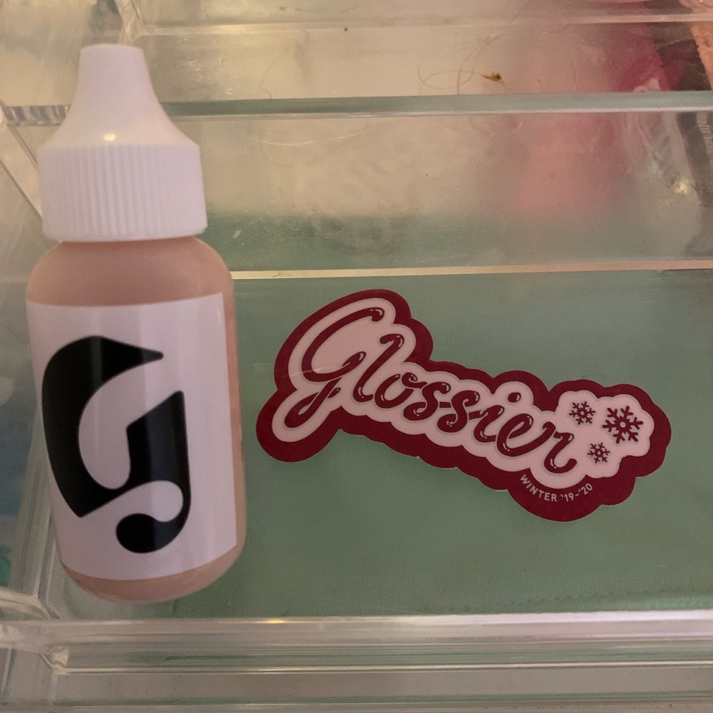 Glossier perfecting skin tint + sticker💋